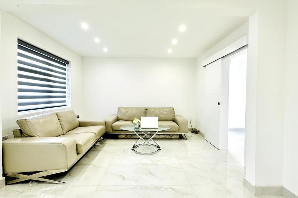 Beautiful 3 Bedroom House In London -Ensuite Bed Room Twickenham Dış mekan fotoğraf