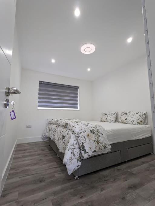 Beautiful 3 Bedroom House In London -Ensuite Bed Room Twickenham Dış mekan fotoğraf