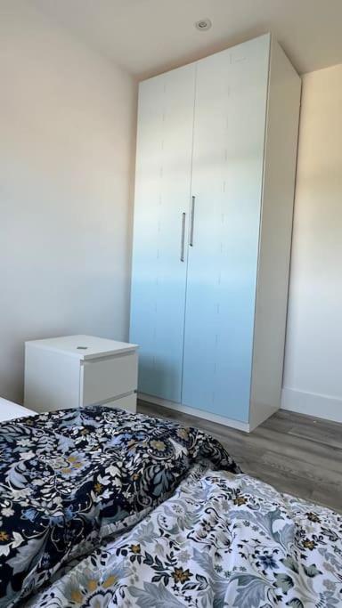 Beautiful 3 Bedroom House In London -Ensuite Bed Room Twickenham Dış mekan fotoğraf
