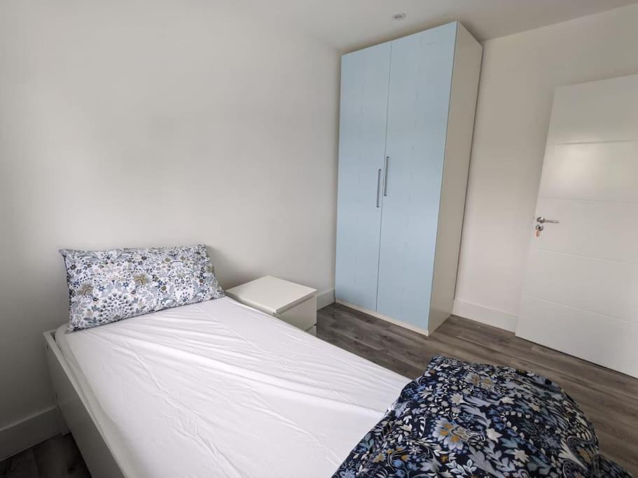 Beautiful 3 Bedroom House In London -Ensuite Bed Room Twickenham Dış mekan fotoğraf